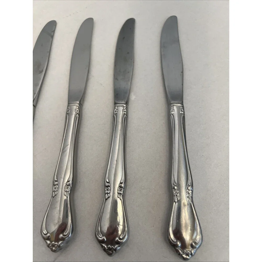 Set of 4 Oneidacraft Deluxe Chateau Stainless Steel Dinner Knives